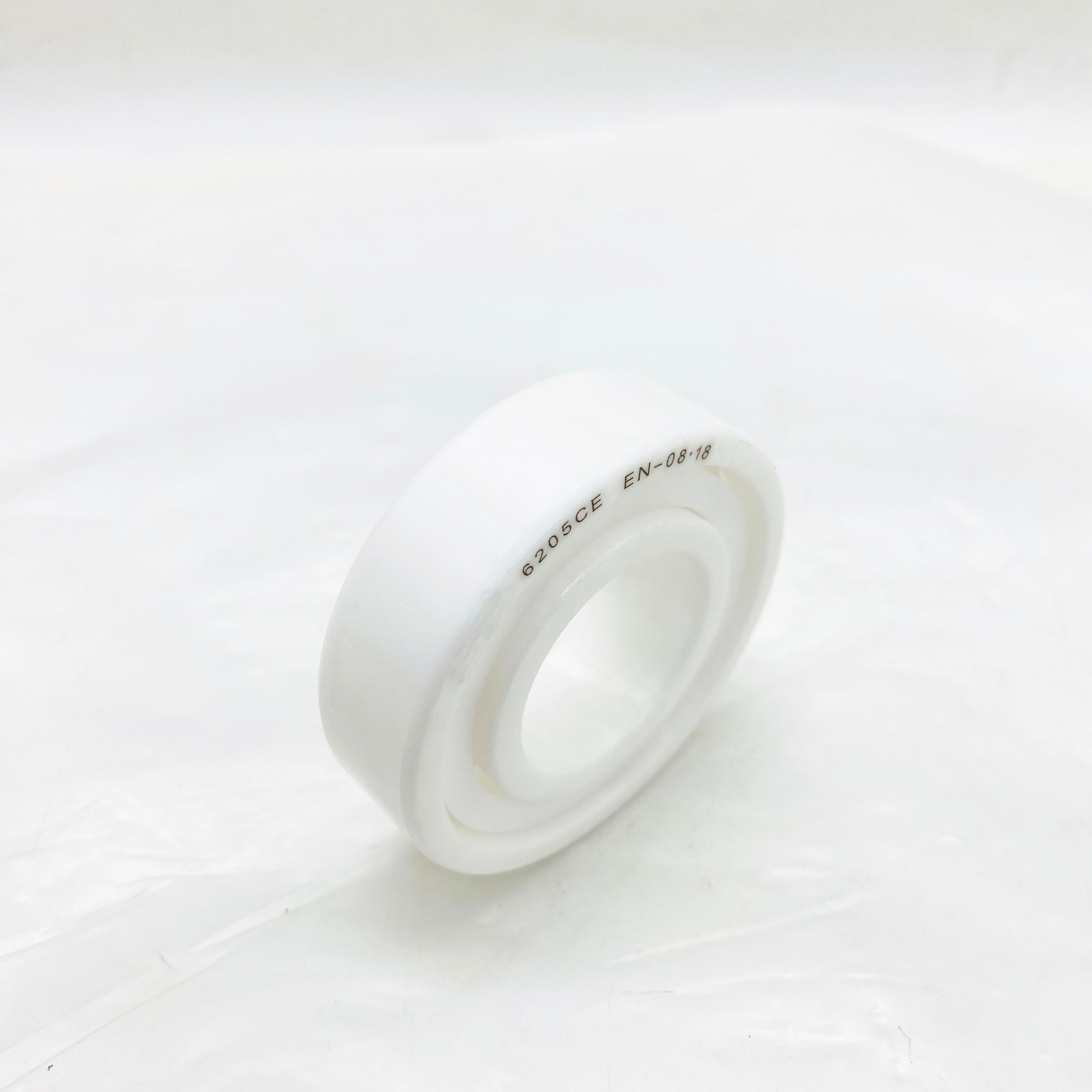 NSK 6205 CE Full Ceramic Bearing 25X52X15mm Ball Bearing with High Quality and Competitive Price
